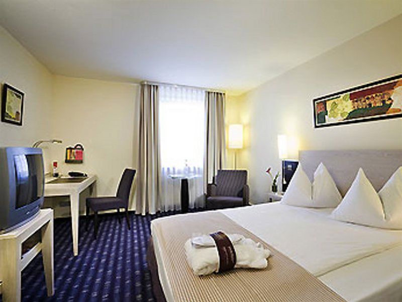 Mercure Hotel Muenchen Sued Messe Exterior foto