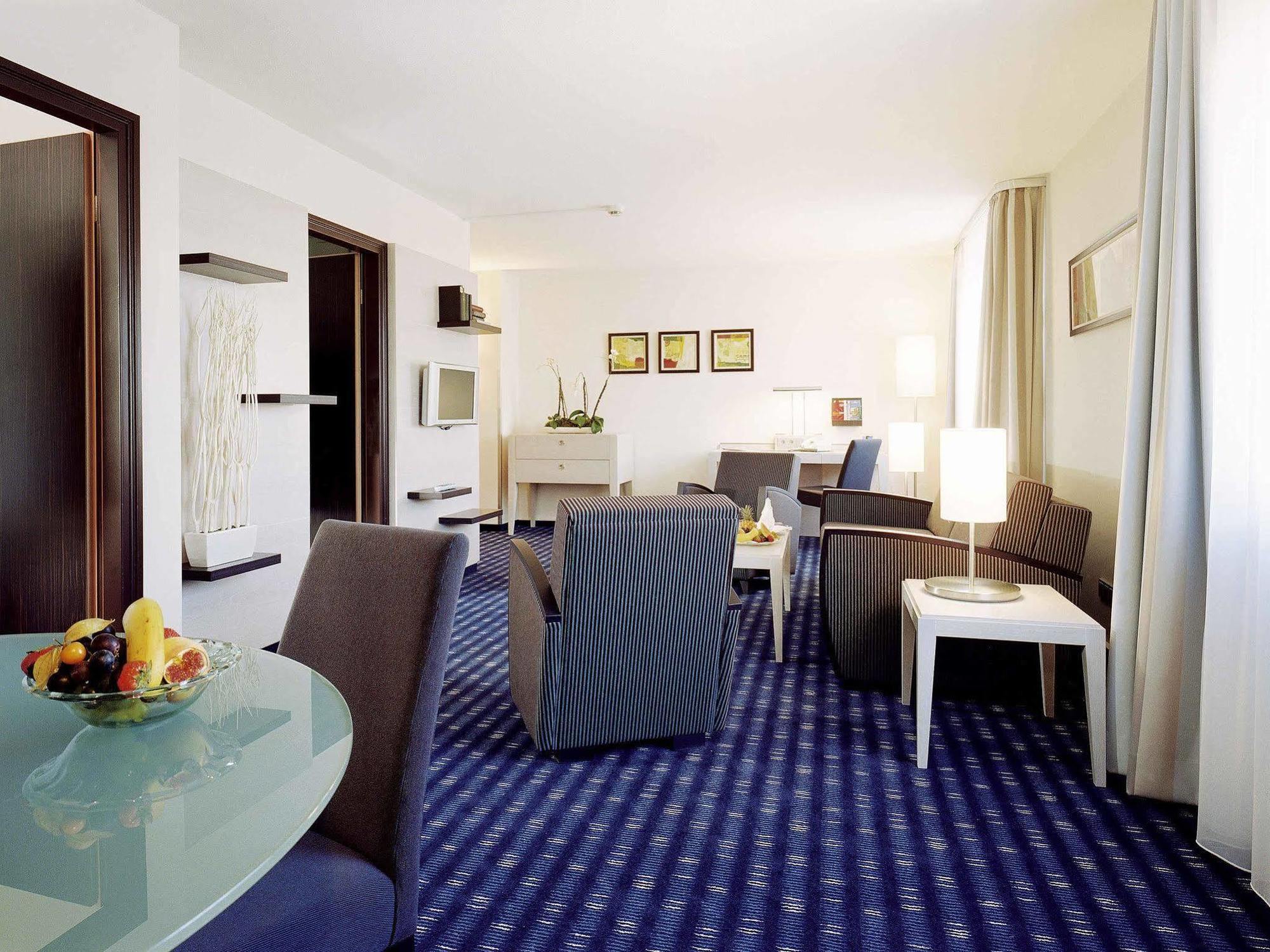 Mercure Hotel Muenchen Sued Messe Exterior foto